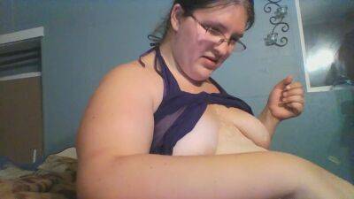Fat kinky amateur loves BDSM and waxing her chubby body on vidgratis.com