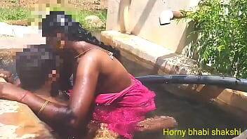 Tamil aunty bathing and fucking with uncle - India on vidgratis.com