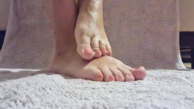 Real Amateur French Milf Feet Fetish - France on vidgratis.com