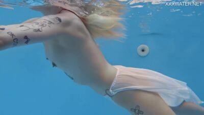 Finnish Hottest Pornstar Mimi Swims Nude In The Pool - Finland on vidgratis.com