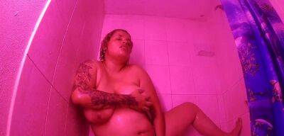 Ebony Bbw Dildoing In The Shower on vidgratis.com