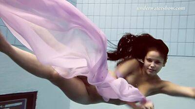 Paulinka Mega Beautiful Big Tits Underwater Teen on vidgratis.com