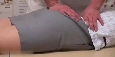 Japanese woman massage heads a bit too far - Japan on vidgratis.com