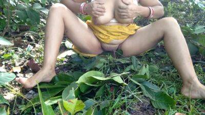 Indian Whore Outdoor Risky Public Sex In Field With Her Costumer - India on vidgratis.com