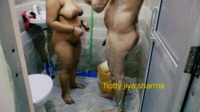 Newly Married Couple Nude Bath & Hubby Pissing On Wife Mouth on vidgratis.com