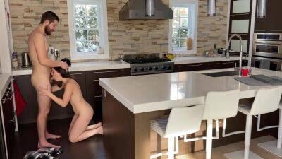 Real Couple Sex Making Love On Kitchen on vidgratis.com