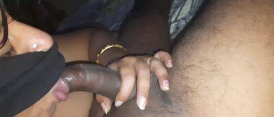 Mallurealcouple Wife Enjoys Fingering In Pussy And Anal on vidgratis.com