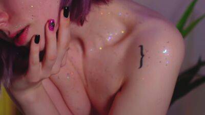 Purple Hair Teen Puts Glitter On Naked Body on vidgratis.com