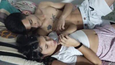 I INVITE MY STEPSISTER TO WATCH A MOVIE TO FUCK HER AND CUM ON HER BACK - Colombia on vidgratis.com