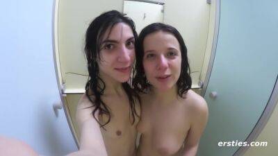 Sexy Babes Have Lesbian Fun In The Spa on vidgratis.com