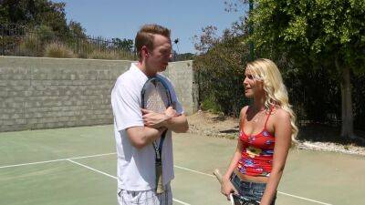 Cutie fucks her tennis coach and takes his sperm on lips on vidgratis.com