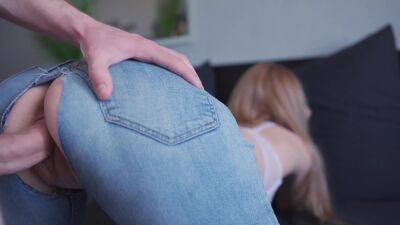 Homemade blowjob and fucking through ripped crotch jeans on vidgratis.com