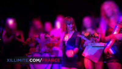 Amateurs in a swinger club - France on vidgratis.com