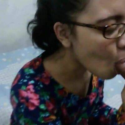 Indonesian nerdy girl blowjob and fuck - Indonesia on vidgratis.com