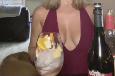 Bartender, Booze&boobs on vidgratis.com