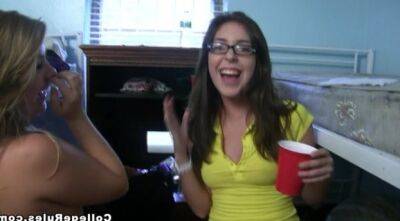 Kinky college party ends with lot of fucking in the dorm room on vidgratis.com