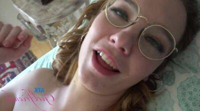 Nerd teen in glasses POV sex video on vidgratis.com