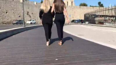 Greeks with beautiful asses for a walk - Greece on vidgratis.com