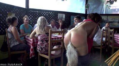 Lesbians nailing in public restaurant on vidgratis.com