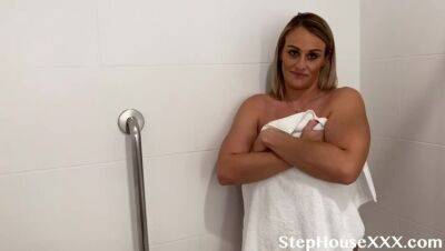 Step mom caught in the bathtub on vidgratis.com