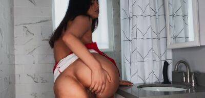 Huge Butt And Long Haired Hourglass Body Latina Teen Masturbates For You! on vidgratis.com