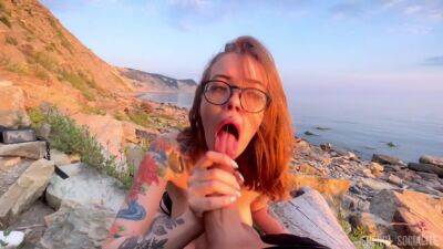 Took Her Dick In Her Mouth Right On The Beach on vidgratis.com