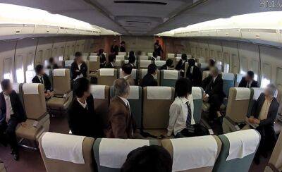 Japanese stewardesses seduce their horny passenger on the plane - Japan on vidgratis.com