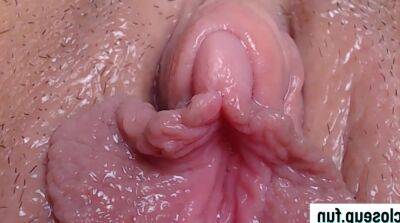Rubbing clitor close up - pink shaved pussy masturbation on vidgratis.com