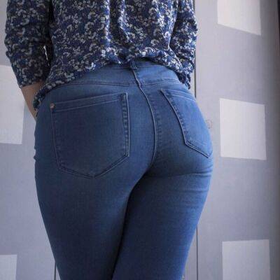 Tight Blue Jeans Ass Worship Tease 4K on vidgratis.com