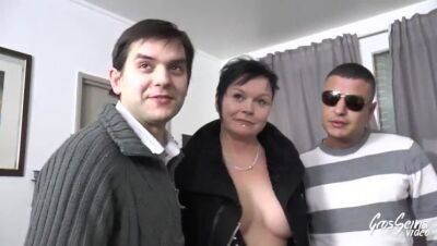 Greedy milf Alexia between exhibition and anal - France on vidgratis.com