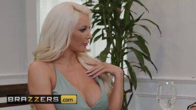 Busty pornstars Lela Star & Nicolette Shea share a big dick on vidgratis.com