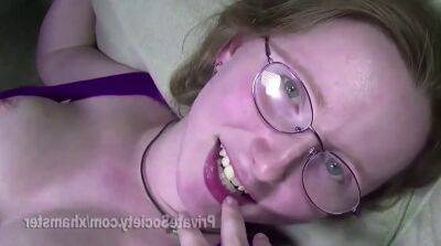 Full-Bosomed GF With Round Glasses Amateur Porn on vidgratis.com