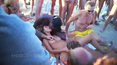 Public beach group fucking on vidgratis.com