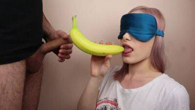 Petite step sister got blindfolded in fruits game on vidgratis.com