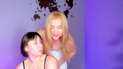 Best friend and me stripping our clothes on vidgratis.com