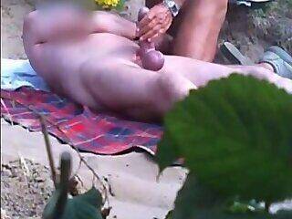 Fingering a stranger in the dunes on vidgratis.com