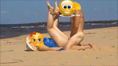 Walking Along The Beach, I Inserted My Penis To A Resting Mommy on vidgratis.com