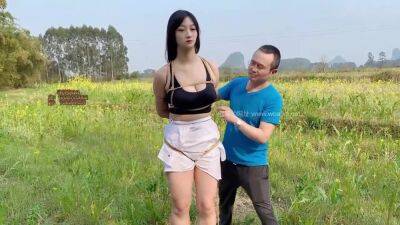 Chinese Bondage - Bound And Walk In Field - China on vidgratis.com