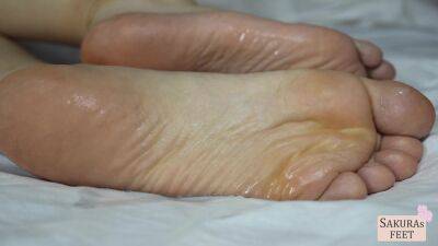 Sakurasfeet - Do Why This Morning My Feet Are So Sticky? on vidgratis.com