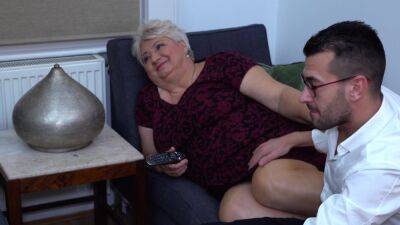 BBW in her late 50s tries younger nephew's cock the hard way on vidgratis.com