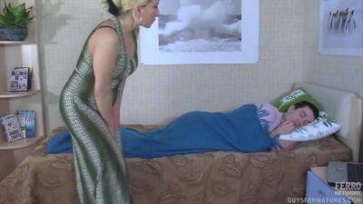 Step mom sneaks into her step-sons bedroom and wakes him up with her lips. on vidgratis.com