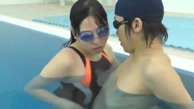 Sex in the pool - Japan on vidgratis.com