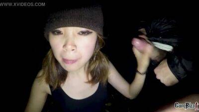 Asian teen quickly finish up her public blowbang before curfew - Japan on vidgratis.com