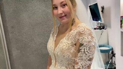 Russian married couple could not resist and fucked right in a wedding dress. - Russia on vidgratis.com