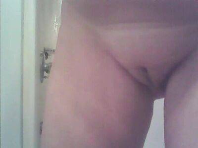 Up close MILF pussy and ass after shower. Hidden Cam on vidgratis.com