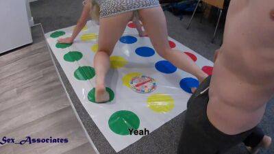PAWG teen found the best way to play twister with her husband's friend - Russia on vidgratis.com