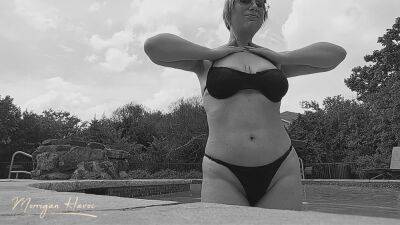 Boobs Tease At The Pool Black And White on vidgratis.com