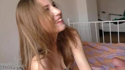 Gorgeous 19yo Amanda Virgin Giving Her First in Life BJ on vidgratis.com