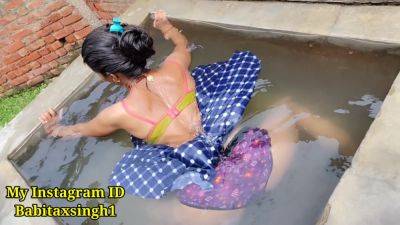 Desi Indian Outdoor Village Opne Water Tenk Bathing Desi Girl Hindi Audio - India on vidgratis.com