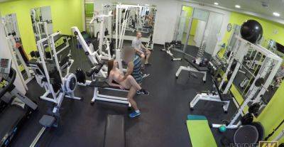 Fucked at the gym and filmed without knowing on vidgratis.com